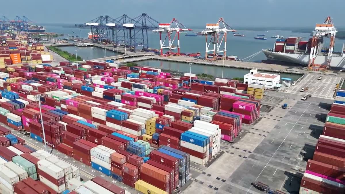 Terminal logístico: a personalização transforma o lacre em identificação da sua operação.